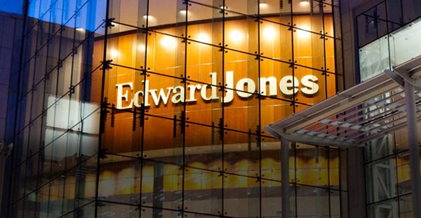 Financial Advisor Jonathan Mintle of Edward Jones Earns CERTIFIED FINANCIAL PLANNER™ certification