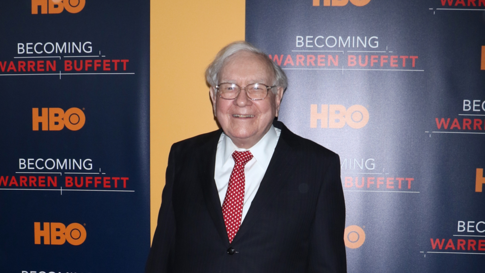 Warren BuffettPictured: warren buffett,peter kunhardt,peter buffett,susan buffett,bonnie fuller,vince gilligan,richard plepler,sheila nevins,paula zahn,pat kiernan,dan abrams,gloria steinemRef: BLU_S4273176 190117 NON-EXCLUSIVEPicture by: Gregory Pace / ShutterstockShutterstockUSA: 1 646 419 4452UK: 020 8068 3593eamteam@shutterstock.